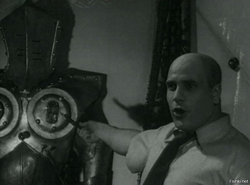 Робот из фильма "Вратарь" 1935 год.  Таким представляли робота в то время...