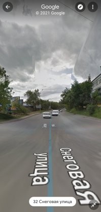 И вот, поскольку ты тупоголовый имбецил, не имеющий представления, что на перекрестках проезжая часть расширяется( представь себе), мне пришлось залезть в гугл-мапс и найти это пересечение Снеговая-Карьерная, и как ты можешь лицезреть, дятел, проезжая часть позволяет разместить по два ряда