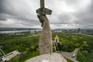 Какое-то время назад из окна смотрю,а она в платье,а нет это леса.)
