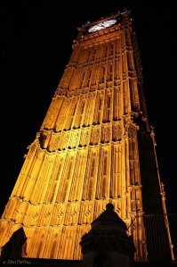 Это не вид на Биг-Бен, а вид на часовую башню Вестминстерского дворца. Биг-Бен это колокол в часах на этой башне, его тут не видно.