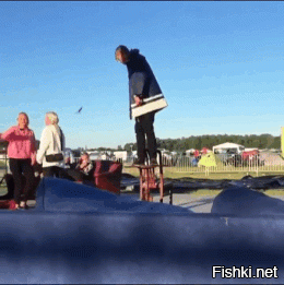 Выдергиватель стульев...