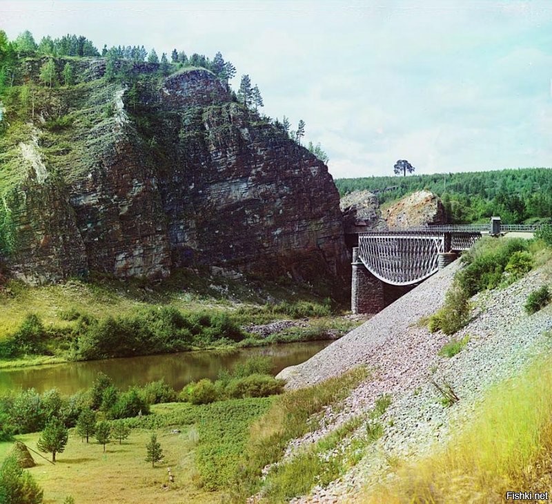 Вот Прокудин-Горский, действительно Россию фотографировал. При чём гораздо раньше.