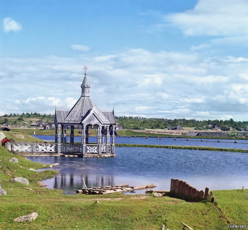 Вот Прокудин-Горский, действительно Россию фотографировал. При чём гораздо раньше.