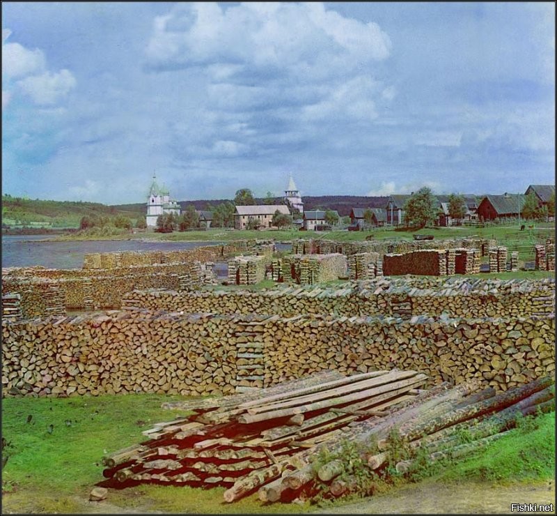 Вот Прокудин-Горский, действительно Россию фотографировал. При чём гораздо раньше.