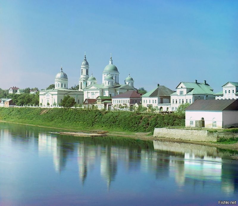 Вот Прокудин-Горский, действительно Россию фотографировал. При чём гораздо раньше.