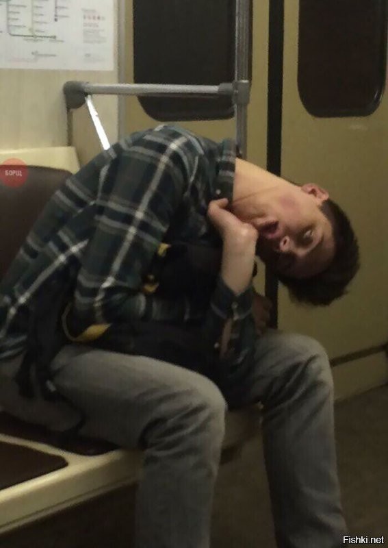 Николай проснулся от неожиданного ми.нета...
Больше в метро он с открытым ртом не засыпал.