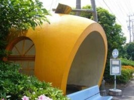 Остановки в виде фруктов и овощей, Конагаи, Япония.