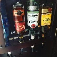 В отелях All inclusive это и сейчас есть. 
Кое-где прямо в комнате оборудованы.