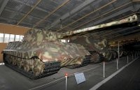 Из=за массивности корпуса и скосов салона силуэт танк напоминает,как будто один дизайнер делал,или вдохновлялся Tiger II.