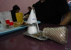 Прохожие в Петербурге поколотили мигрантов, которые пытались отобрать телефон у девушки