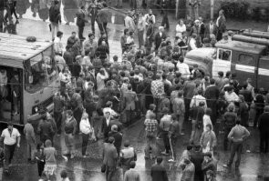 Дебилы, не было в 1961 году таких Икарусов!