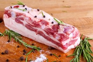 Я не гурман и не знаток, но на картинке точно не сало. Больше на шпик похоже. Хотя найдутся привереды и тонкие знатоки сия продукта.