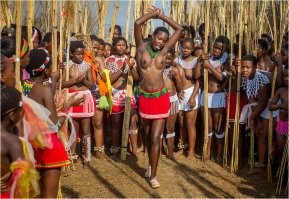 Хороший был король, развивал народные танцы.