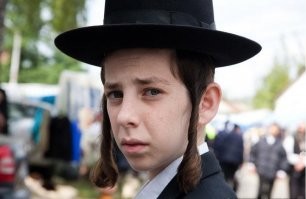 Нашел твою детскую фотку. Лицо умное-видать гешефт с аскОрбинок калькулируешь.