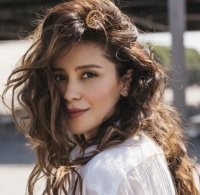 Равшана Куркова, ну не Российская актриса, но в наших фильмах много снималась.