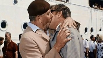 Если в таком киношном виде вызывает, то очень за вас переживаю, "Бриллиантовая рука" должна была вызывать только отвращение
