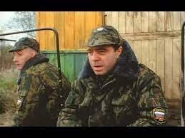 - Ты  видишь там китайцев?
- Нет.
- А они там есть!