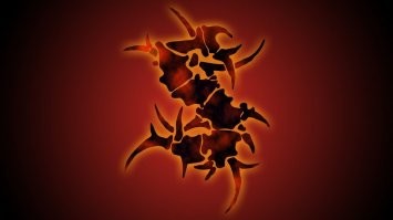 Лет в 14 любил слушать Sepultura. Даже хотел себе их фирменную "S" набить на руке.
А потом в 96-м вышел альбом Roots и перестал слушать Sepultura...
Вот тогда я понял, что всё в жизни меняется, а наколки - нет. Был счастлив, что не замарал свою кожу этой гадостью. 
Нынче отношусь к наколкам крайне отрицательно.