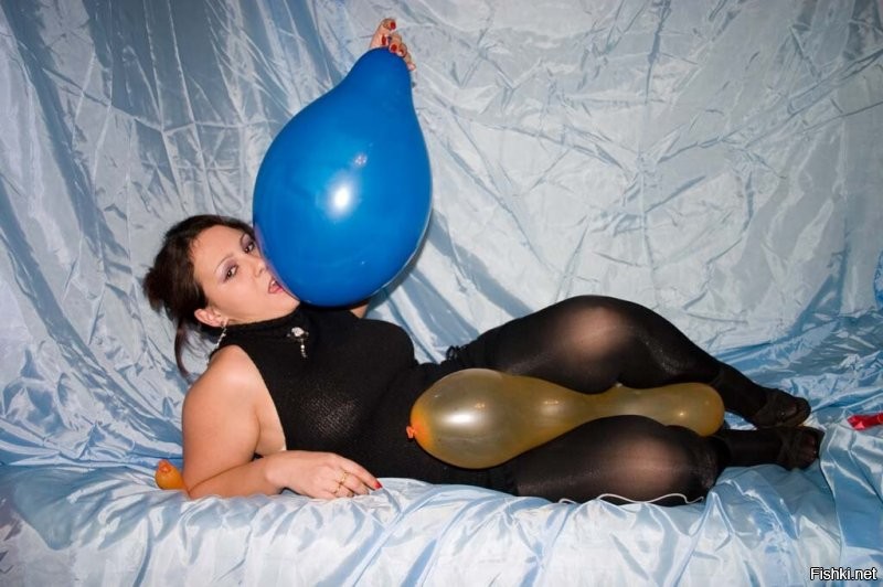 "В 1931 году Нейлом Тайлотсоном был выпущен первый современный, латексный воздушный шарик. И с тех пор воздушные шарики наконец-то смогли измениться! До этого они могли быть только круглыми – а с приходом латекса впервые появилась возможность создавать разные по длине и объему."