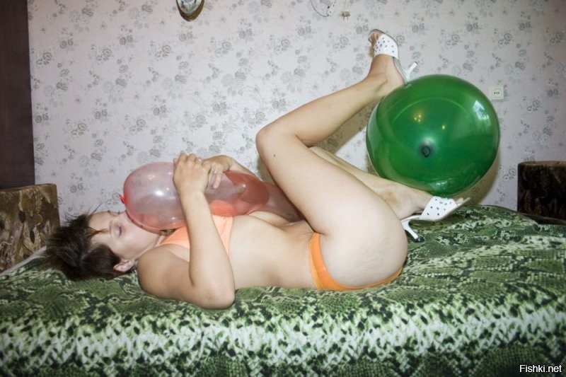 "В 1931 году Нейлом Тайлотсоном был выпущен первый современный, латексный воздушный шарик. И с тех пор воздушные шарики наконец-то смогли измениться! До этого они могли быть только круглыми – а с приходом латекса впервые появилась возможность создавать разные по длине и объему."