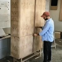 очень оригинально, но интересно как такие двери работают после многолетнего использования