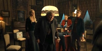 Посмотрел в интернете две серии, те, что пока дали ! 
Ну скажу вам , это просто шедевр, сюжет, игра актеров, диалоги ! Давно так не ржал  и давно не смотрел ничего такого достойного , созданного российским кинематографом. 

Вот хотя бы такой диалог, между дедом и внуком, в вампирской семейке.
Сидят за столом, обедают кровушкой , которую добыл внук. Пьют кровь из стаканов и морщатся , что за кровь такая поганая, одна химия.
Дед успокаивает внука, ну ничего, скоро белорусы на шопинг приедут, у них кровь чистая, без ГМО, правда крахмала многовато.)))

Семья вампиров в сборе :