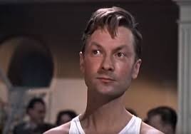 Но до Георгия Михалыча Вицина им канешн сра..., пыхтеть и пыхтеть:
в тридцать семь лет он сыграл восемнадцатилетнего Васю Веснушкина в фильме «Запасной игрок»,
в сорок шесть двадцатипятилетнего Мишу Бальзаминова «Женитьбе Бальзаминова»,
в тридцать восемь лет актёр изобразил деда Мусия в картине «Максим Перепелица»!