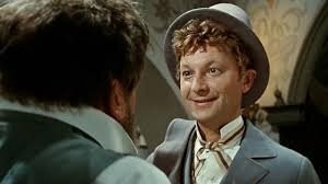 Но до Георгия Михалыча Вицина им канешн сра..., пыхтеть и пыхтеть:
в тридцать семь лет он сыграл восемнадцатилетнего Васю Веснушкина в фильме «Запасной игрок»,
в сорок шесть двадцатипятилетнего Мишу Бальзаминова «Женитьбе Бальзаминова»,
в тридцать восемь лет актёр изобразил деда Мусия в картине «Максим Перепелица»!