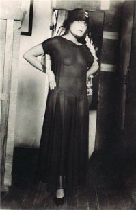 Вас однако плющит, как раз при И.В. Джугашвили, даже клубы нудистов были, фигня началась при никитке-колхознике в связи с его непроходимой тупостью. 
Вы фотки Родченко посмотрите, с той самой девушкой Маяковского...
Старая история времен ВОВ: 
Никитка приходит к И.В. Джугашвили и кляузничает:
А у Рокоссовского новая любовница-красавица и народная артистка СССР!
Сталин - И...?
никитка: что делать то будем!?
Сталин: КАК ЧТО?! ЗАВИДОВАТЬ!!!