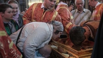 Одни некрофилы обиделись на других некрофилов.)