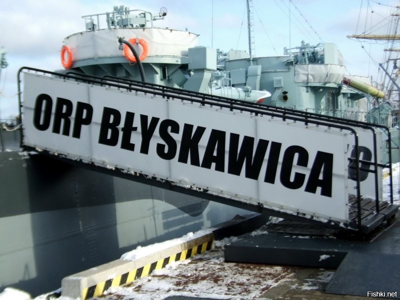 бывал в Гдыне, Видел сей корабль. Рядос стоит парусник