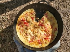 Тут дестяка 2 яиц)
На выезде часто так делаем