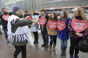 "Вместе с тем считаем неприемлемым вовлекать детей в подобные акции"

Между тем, по всей стране прокатилась волна митингов против вовлечения детей в "подобные акции"
Фото с мест событий.