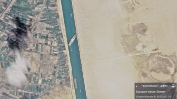 Плохое у вас фото со спутника. 
Вот Димка Рогозин в твитере опубликовал фото с новейшего и современнейшего российского спутника "Канопус В", специализация которого - наблюдение и картографирование. (фото 1)

А вот фото со спутника частной американской компании "Maxar" из Колорадо, предназначенного для тех же целей (фото 2)