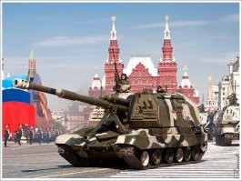 Мсту тоже хз сколько лет не перекрашивали?
На заднем плане драпированный мавзолей, совсем недавнее "изобретение" 
Часть, если получила почётное звание Гвардейской, ей и останется до тех пор, пока знамя не потеряет. 
А до той поры на бортах будет Гвардия красоваться.