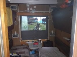 В своё время пришлось поработать монтером путей, жили в вагонах, отдыхали как могли!