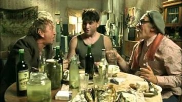 - У меня все друзья синих кровей.
- Может голубых?
- НЕТ! У нас все нормальные, все женатые.