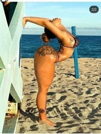 «И петь не поет,

И летать не летает…

За что же народ

Его птицей считает?»