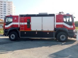 В Сочи уже два года такие гоняют. Пожарка для тушения возгораний в тоннелях и челнок, для эвакуации людей из тоннелей.