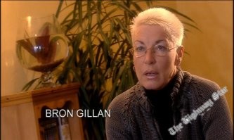 Зато с 84-го вместе. Дети, внуки. Три раза свадьбу справляли. В Англии, в Америке и в Грузии. Ну нравится им это дело.