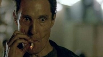 В «Курочке Рябе» отражается глубинный слой мифопоэтических представлений, сказка содержит в себе космогоническую модель мира, разделенного на верхний, средний и нижний миры. При этом средний мир (Землю) воплощают дед, баба и курочка ряба, нижний мир (преисподнюю)   мышка, а верхний мир   золотое космическое яйцо. Амбивалентный характер центральных действующих героев сказки, мышки и курочки, позволяет рассматривать сюжет в двух ключах: положительном, созидательном (разбиение яйца – это создание звездного неба) и отрицательном, разрушительном...