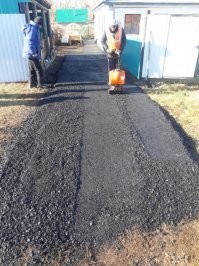 Ой там этих 5 тонн хватило только на дорожку....