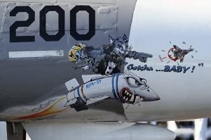 Для большего устрашения: военные самолеты и "зверская" аэрография