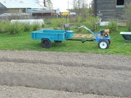 У него давно конкурентом идёт  мотоблок с прицепом.  И вряд ли он его обскочит.