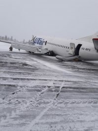 @>>>"Без закрылок при посадке главное расчитать как можно ближе касание к торцу полосы."

Хоть с закрылками, хоть без, садиться нужно в посадочные знаки. Любители лететь пониже и садиться поближе уже не раз доказывали, что так делать не нужно.