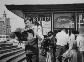 Блин, 90-ые уже ретро! Как я стар!
А тут я прям ощутил запах свежих газет. Была мечта работать киоскёром, это же сколько можно было читать бесплатно!