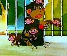 Мама-медведица переходит дорогу со своими непослушными детенышами