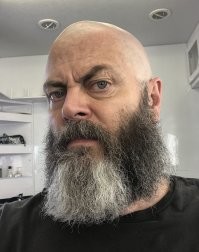 Я человек простой...Прекрасно понимаю, что Сэра Уильема, сексуальным делают деньги, а не плешь, так что лайка сегодня- нема.