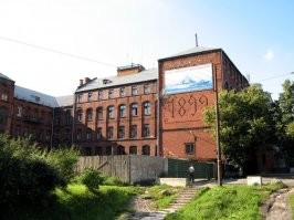 хочешь уничтожить здание, передай его в ведение ментам или воякам!!!!!!!!!!  это здание отдали воякам и они его уничтожают