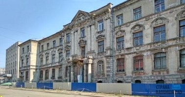 хочешь уничтожить здание, передай его в ведение ментам или воякам!!!!!!!!!!  это здание отдали воякам и они его уничтожают